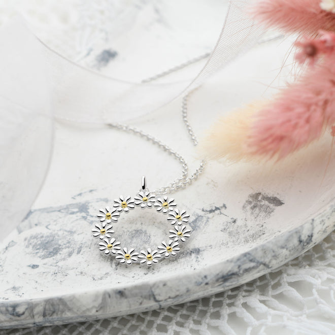 Ring Of Daisies Necklace
