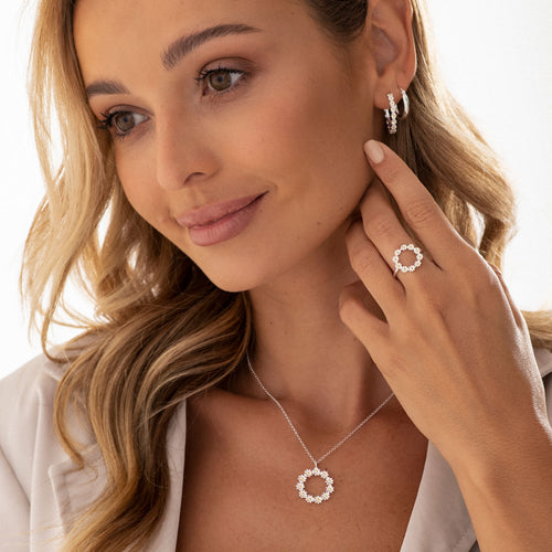 Ring Of Daisies Necklace