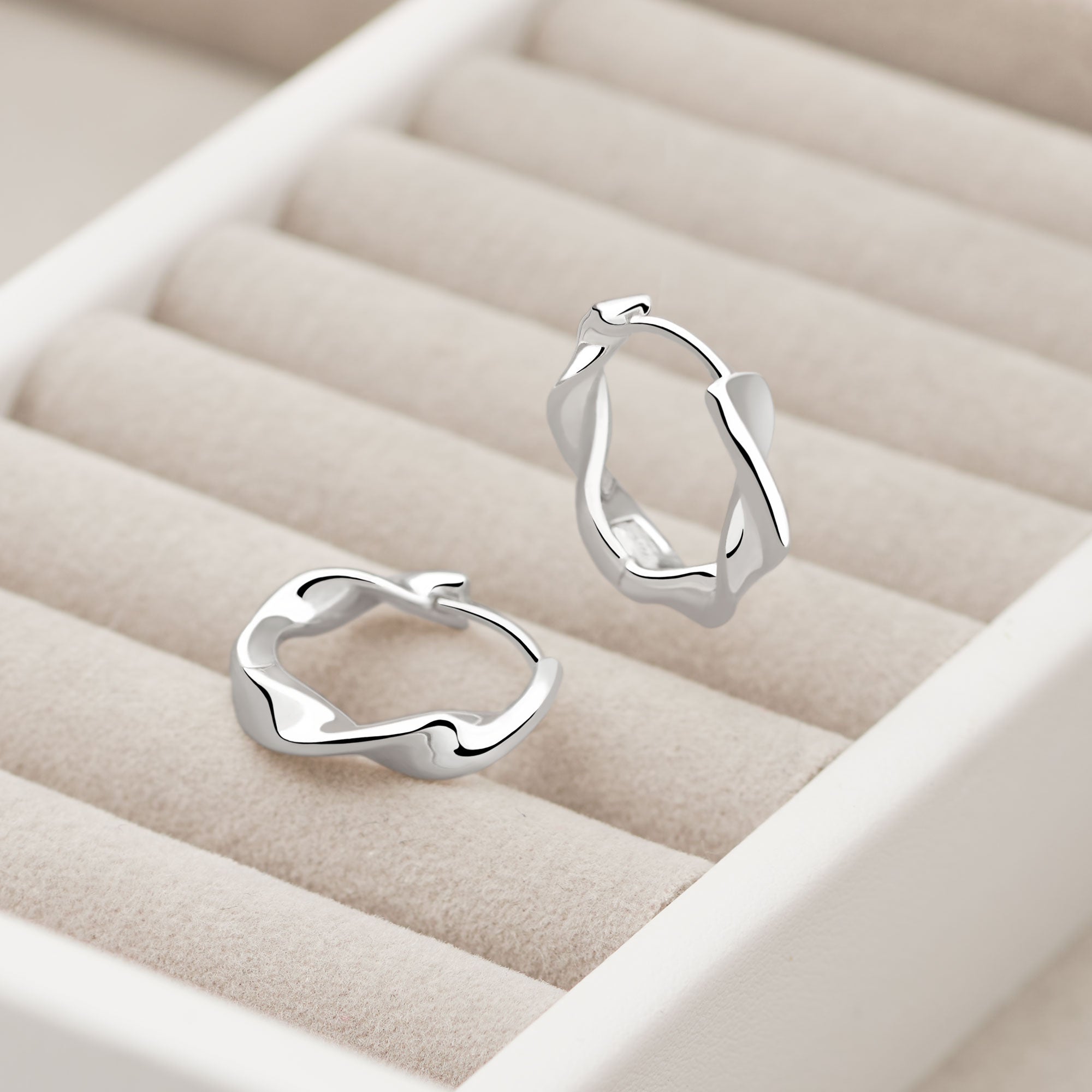 925 Sterling Silver White Sapphire Twisted Bujukan 30mm Classic Hoop Earrings Eg14446svjws 925 Sterling Silver White Sapphire Twisted Bujukan 30mm Classic Hoop Earrings Eg14446svjws