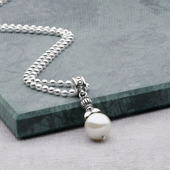 Pendulum Pearl Pendant (White)  65cm Ball Chain