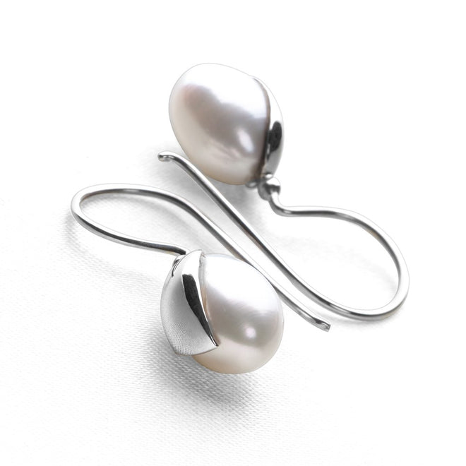 Misty Pearl Earrings (White)